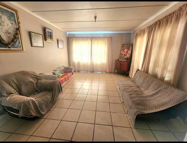 3 BEDROOM FREESTANDING TO LET IN VANROVA